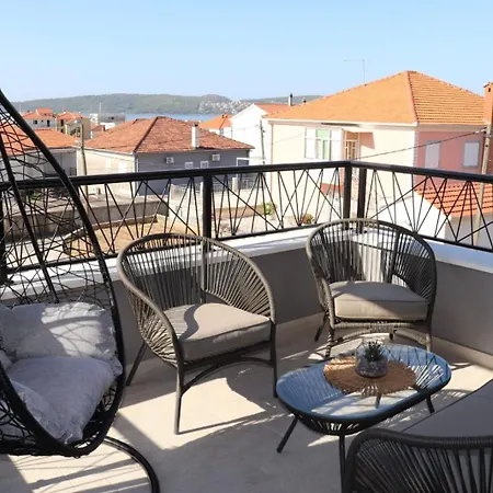 Daisy Trogir